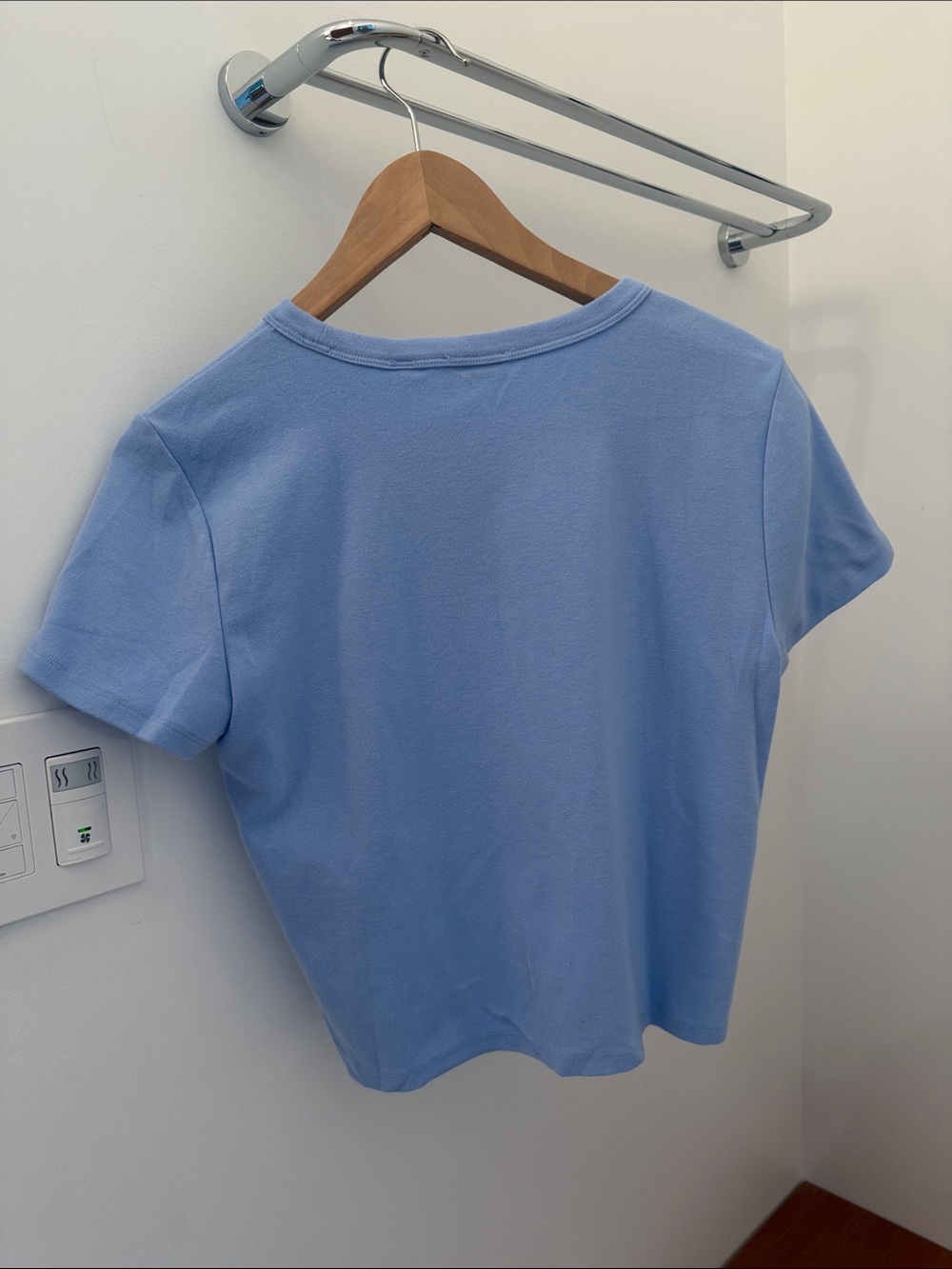 Aritzia Sunday Best Tshirt - Picture 2 of 2